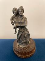 Vintage tinnen beeldje | vrouw met kind op arm | 1900-1950, Ophalen of Verzenden