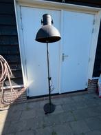 Industriële vloerlamp - Zwart metaal, Huis en Inrichting, Ophalen of Verzenden, Gebruikt, Metaal, 150 tot 200 cm