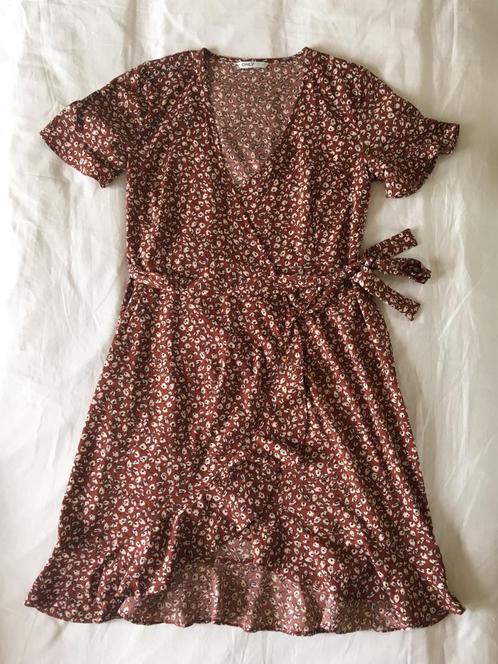 Zeer mooie, fleurige bruine zomerjurk, merk: Only, maat: 38, Kleding | Dames, Jurken, Zo goed als nieuw, Maat 38/40 (M), Bruin
