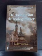 De dochter van de horlogemaker - Larry Loftis, Boeken, Ophalen of Verzenden, Gelezen