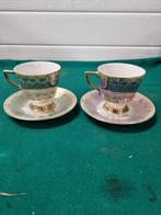 Kop en schotel blauw en groen parelmoer, Huis en Inrichting, Keuken | Servies, Ophalen of Verzenden