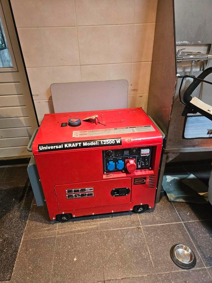 Universal KRAFT 12500W is defect, Doe-het-zelf en Verbouw, Aggregaten, Gebruikt, Benzine, 10 tot 30 kVA, Elektrisch startend, Geluidgedempt
