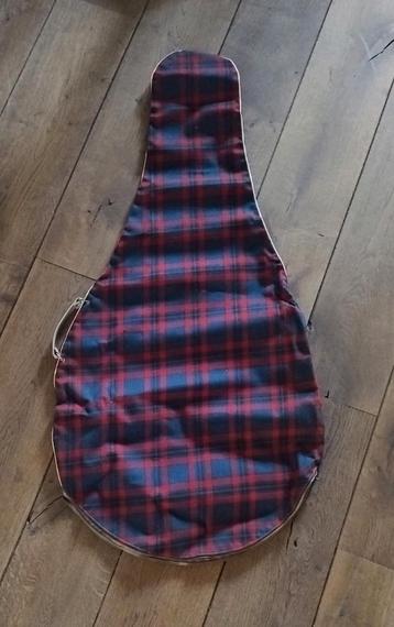 Vintage hoes. Gebruikt voor tenor banjo beschikbaar voor biedingen