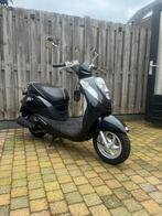Sym mio 50 snorscooter lage km stand, Fietsen en Brommers, Scooters | SYM, Ophalen, Zo goed als nieuw, Benzine, Mio