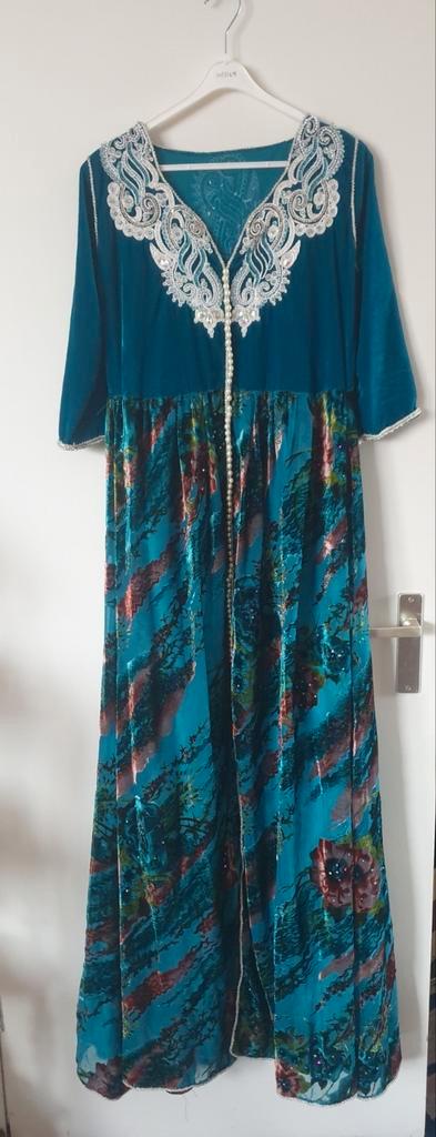 Prachtige bewerkte jurk (kaftan) groen velours., Kleding | Dames, Gelegenheidskleding, Zo goed als nieuw, Overige typen, Maat 38/40 (M)
