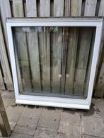 Velux kunststof dakraam 134x140 buitenmaat, Kunststof, Gebruikt, Raamkozijn, 75 tot 150 cm