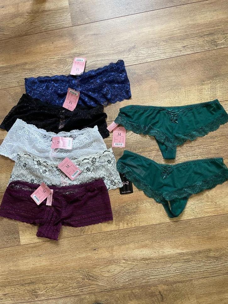 9 nieuwe Hunkemöller slips maat M € 20,00, Kleding | Dames, Ondergoed en Lingerie, Slip, Overige kleuren, Ophalen of Verzenden