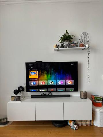 Ikea Besta TV Meubel + pootjes + plank en ophangbeugels