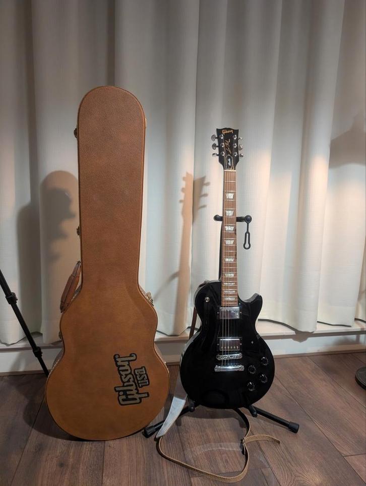 Gibson Les Paul Studio 2017(Like New + Unused original case), Muziek en Instrumenten, Snaarinstrumenten | Gitaren | Elektrisch