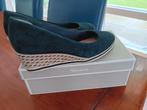 Zo goed als nieuw Tamaris instapper met sleehak donkerblauw, Ophalen of Verzenden, Zo goed als nieuw, Blauw, Loafers