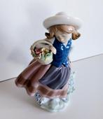 Lladro sweet scene bloemenmeisje no. 05221., Antiek en Kunst, Ophalen of Verzenden