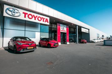 Toyota Yaris 1.5 Hybrid Executive HUD | Panoramdak | Stoelve beschikbaar voor biedingen