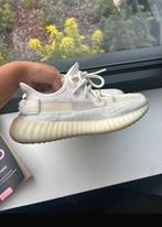 Witte Yeezy 350 - Gedragen, Kleding | Heren, Schoenen, Ophalen of Verzenden, Gedragen, Wit, Sneakers of Gympen