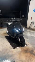 Zip 70cc 2 takt, Fietsen en Brommers, Scooters | Piaggio, Ophalen, Tweetakt, Zo goed als nieuw, 70 cc