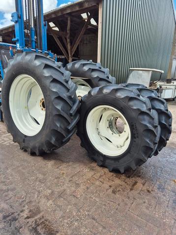 14.9R28 + 18.4R38 Goodyear banden + velg Ford / new holland