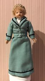 Poppenhuis porseleinen popje, Verzamelen, Poppenhuizen en Toebehoren, Ophalen of Verzenden, Zo goed als nieuw, Popje