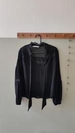 Zwarte blouse met structuur en ballon mouwen // Zara // S, Ophalen of Verzenden, Zo goed als nieuw, Zwart