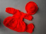 Rood poppen jurk met onderbroek en hoedje samen €6.50, Ophalen of Verzenden, Nieuw