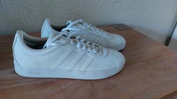 Adidas maat 40 beschikbaar voor biedingen
