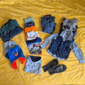 Pakketje jongenskleding maat 104 / 110 beschikbaar voor biedingen