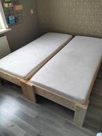 2 houten 1-persoonsbedden met Tempur matrassen, Ophalen, Eenpersoons, Zo goed als nieuw, 80 cm