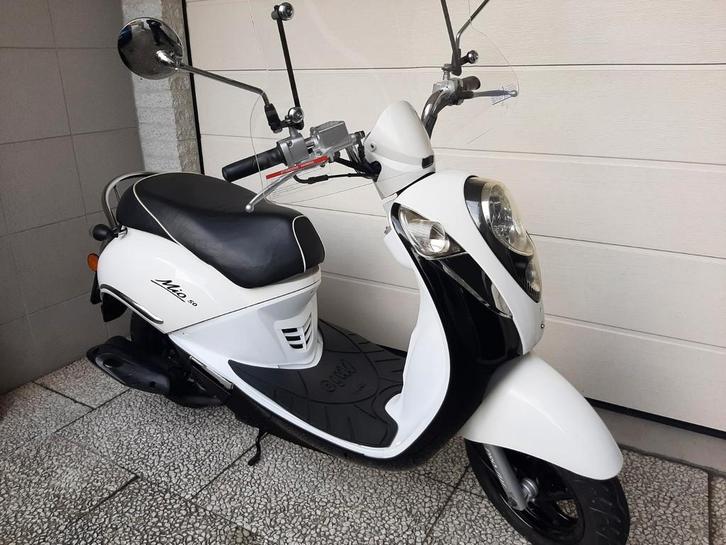 Prachtige Sym Mio Snorscooter in bijna nieuwstaat, Fietsen en Brommers, Scooters | SYM, Zo goed als nieuw, Mio, Benzine, Ophalen