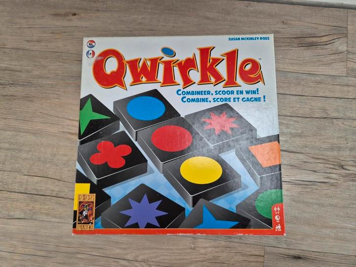 Qwirkle Bordspel - Compleet!, Hobby en Vrije tijd, Gezelschapsspellen | Bordspellen, Zo goed als nieuw, Een of twee spelers, Drie of vier spelers
