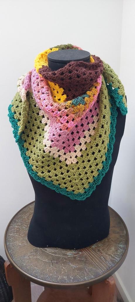 Lekker warm! Gehaakte omslagdoek puntsjaal herfstkleuren, Kleding | Dames, Mutsen, Sjaals en Handschoenen, Nieuw, Sjaal, Ophalen of Verzenden