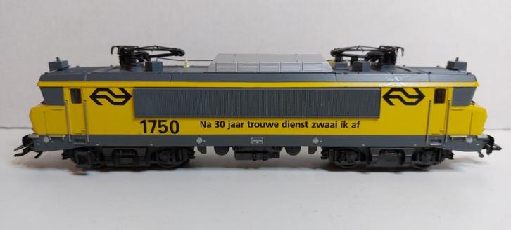 NS loc 1750 "Na 30 jaar trouwe dienst zwaai ik af" (10), Hobby en Vrije tijd, Modeltreinen | H0, Zo goed als nieuw, Locomotief