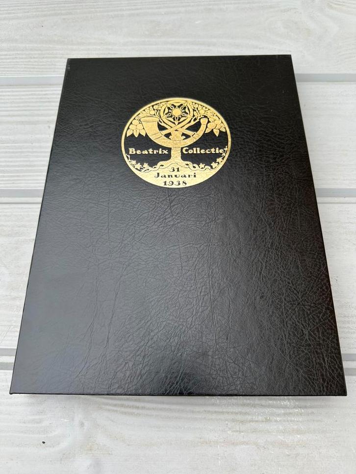 Compleet album van de beatrix collectie penningen in brons, Postzegels en Munten, Penningen en Medailles, Brons, Nederland, Ophalen of Verzenden