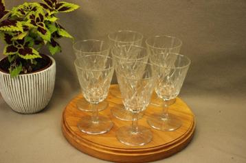 Vintage 7 wijnglazen beschikbaar voor biedingen