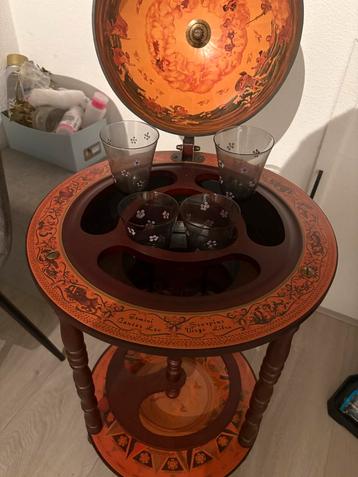 Vintage Globe Bar beschikbaar voor biedingen