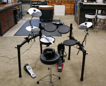 roland td4 electrisch drumstel beschikbaar voor biedingen