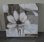 Taupe wit schilderij met bloem, Ophalen, 50 tot 75 cm, Zo goed als nieuw, Schilderij
