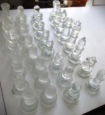 Schaakspel~Schaakstukken van Glas~Glazen Schaakset beschikbaar voor biedingen