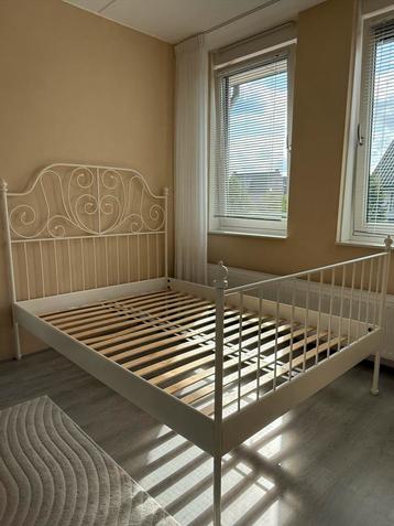 Wit Metalen Tweepersoonsbed / bed beschikbaar voor biedingen