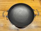 Wok van gietijzer met opzetstuk - 35 cm, Tuin en Terras, Ophalen, OutdoorChef, Houtskool, Zo goed als nieuw