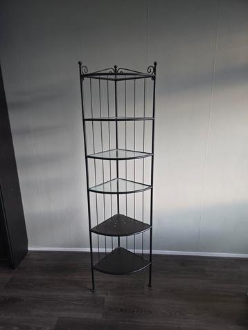 Hoekrek met glazen planken