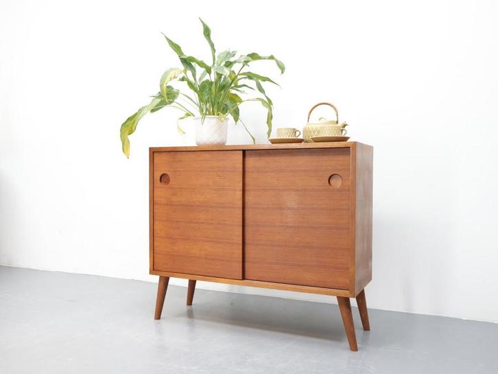 Vintage dressoir | Schuifdeuren | Teak | Jaren 60, Huis en Inrichting, Kasten | Dressoirs, Gebruikt, 50 tot 100 cm, 25 tot 50 cm
