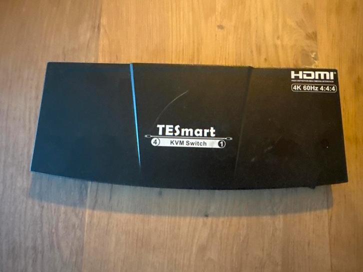 4-Poorts KVM Switch 4K met Afstandsbediening, Computers en Software, Netwerk switches, Gebruikt, Ophalen of Verzenden