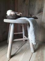 Oud houten krukje kruk melkkrukje tafeltje stoer sober, Ophalen, Gebruikt