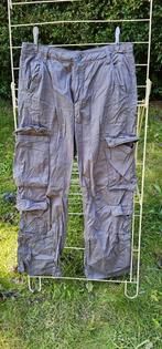 Bershka Cargo Broek Maat 44, Kleding | Dames, Ophalen of Verzenden, Zo goed als nieuw, Grijs