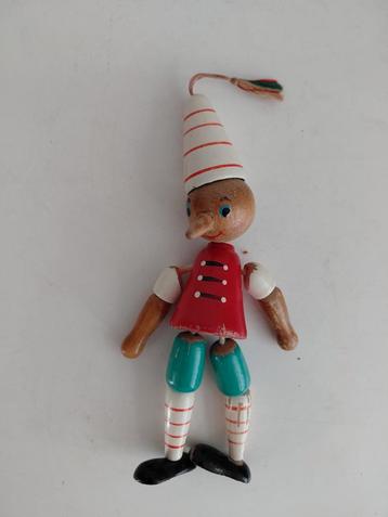 Oude pinocchio beschikbaar voor biedingen