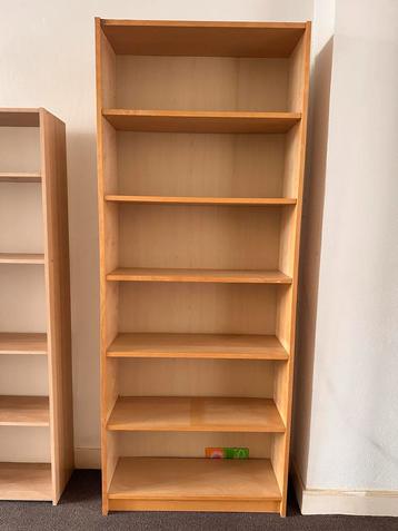 Houten Boekenkast met Planken beschikbaar voor biedingen