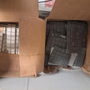 7 dozen natuursteen tegels + 2 resten beschikbaar voor biedingen