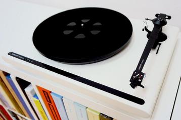 Roksan Attessa Turntable (white) kompleet met element! beschikbaar voor biedingen
