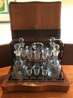 Likeurkeldertje met 4 karaffen en 15 glaasjes drankkast, Ophalen