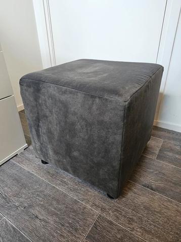 Poef/hocker beschikbaar voor biedingen