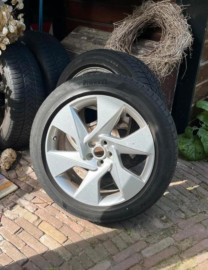 winterset Jaguar I Pace 20 inch met winterbanden, Auto-onderdelen, Banden en Velgen, Banden en Velgen, Winterbanden, 20 inch, 245 mm