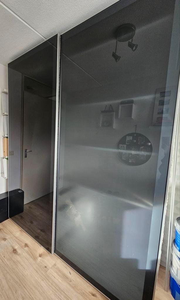 Ikea Pax zwarte glazen schuifdeuren, Huis en Inrichting, Kasten | Kledingkasten, Gebruikt, 200 cm of meer, 200 cm of meer, Minder dan 25 cm